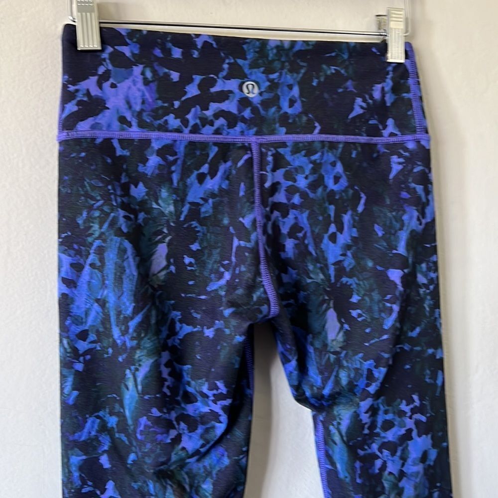 Lululemon Purple Camo Leggings Size 4 - Picture 8 of 11
